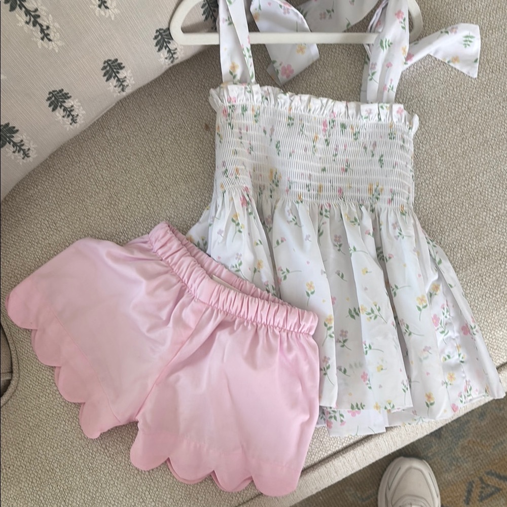 Floral White Smocked Top with Pink Scalloped Shorts - Picture 3 of 3